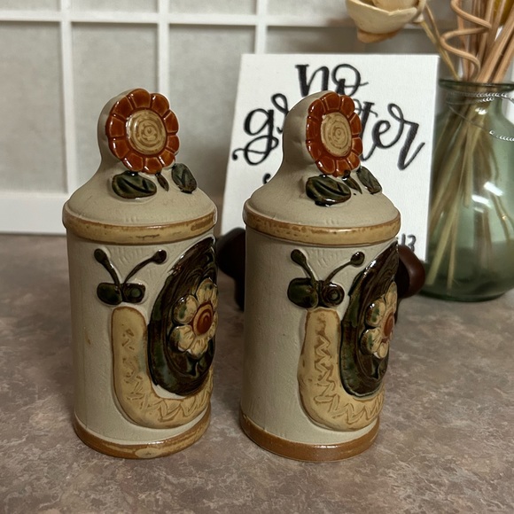 Vintage Snail Salt & Pepper Shakers - Picture 2 of 12